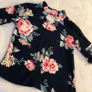 Girl's Small T-shirt Dark Blue Floral Print Small